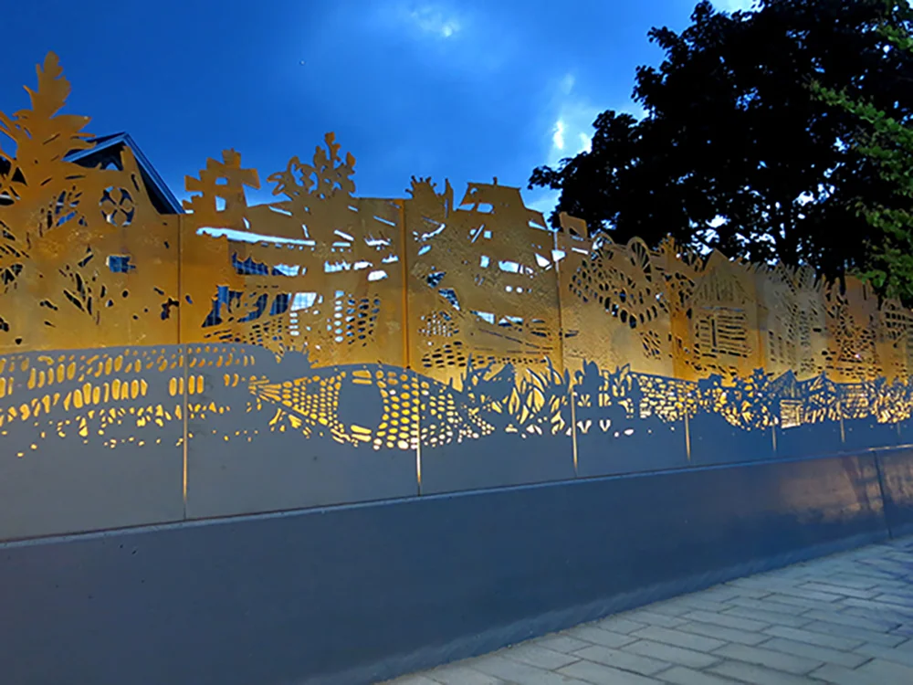 Site Specific — Marianne Lovink
